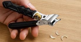 Taglia anche le unghie dei piedi più dure con un tocco leggerissimo.